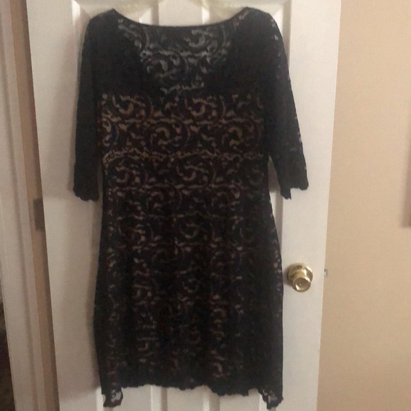 Karen Kane V neck Lace Dress - Picture 2 of 4